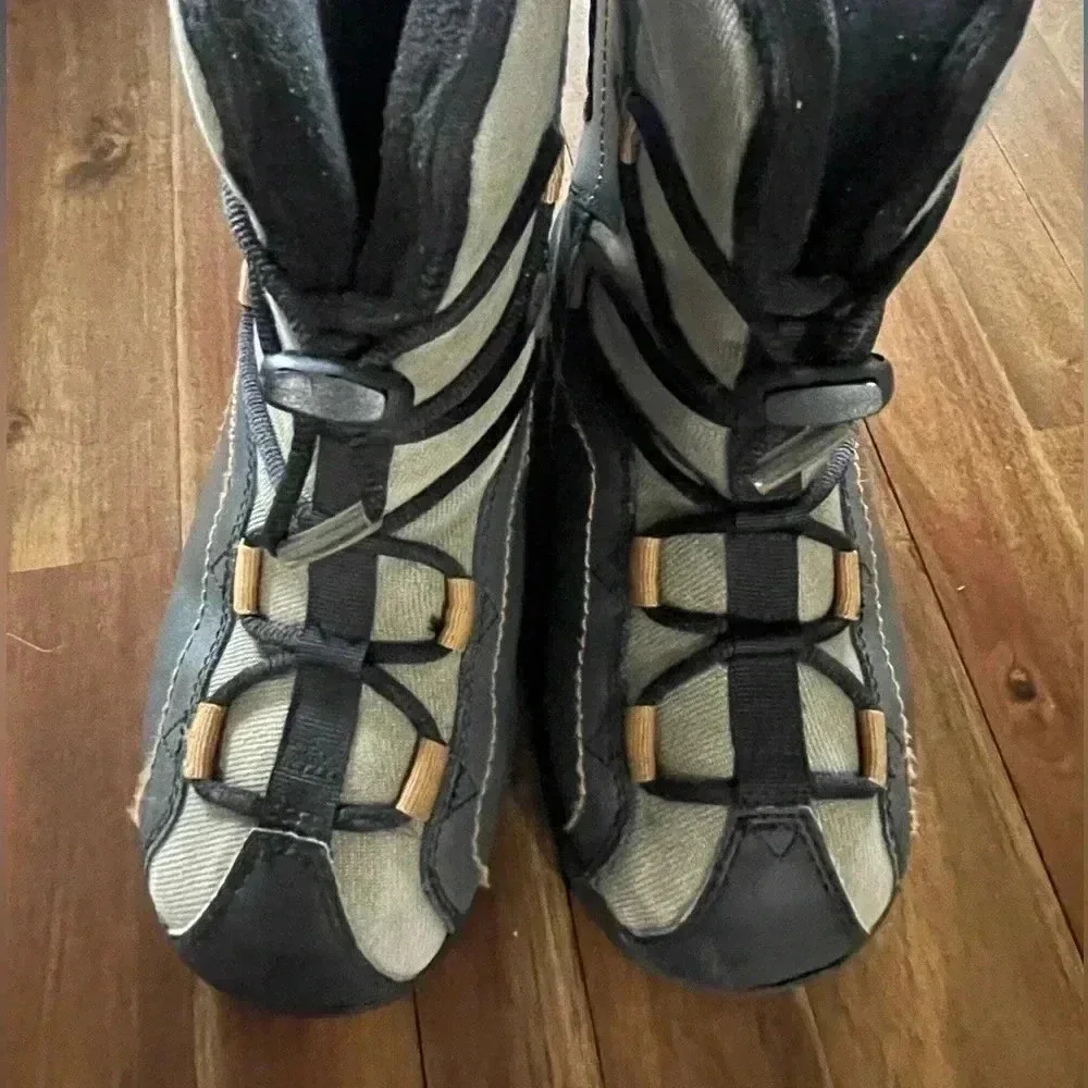 Sorel Sneaky Pete boots kids size 1
